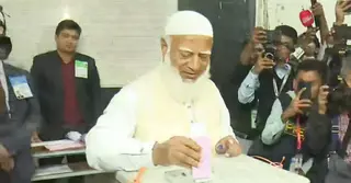 মনিপুর বয়েজ হাইস্কুল কেন্দ্রে ভোট দিলেন শফিকুর রহমান